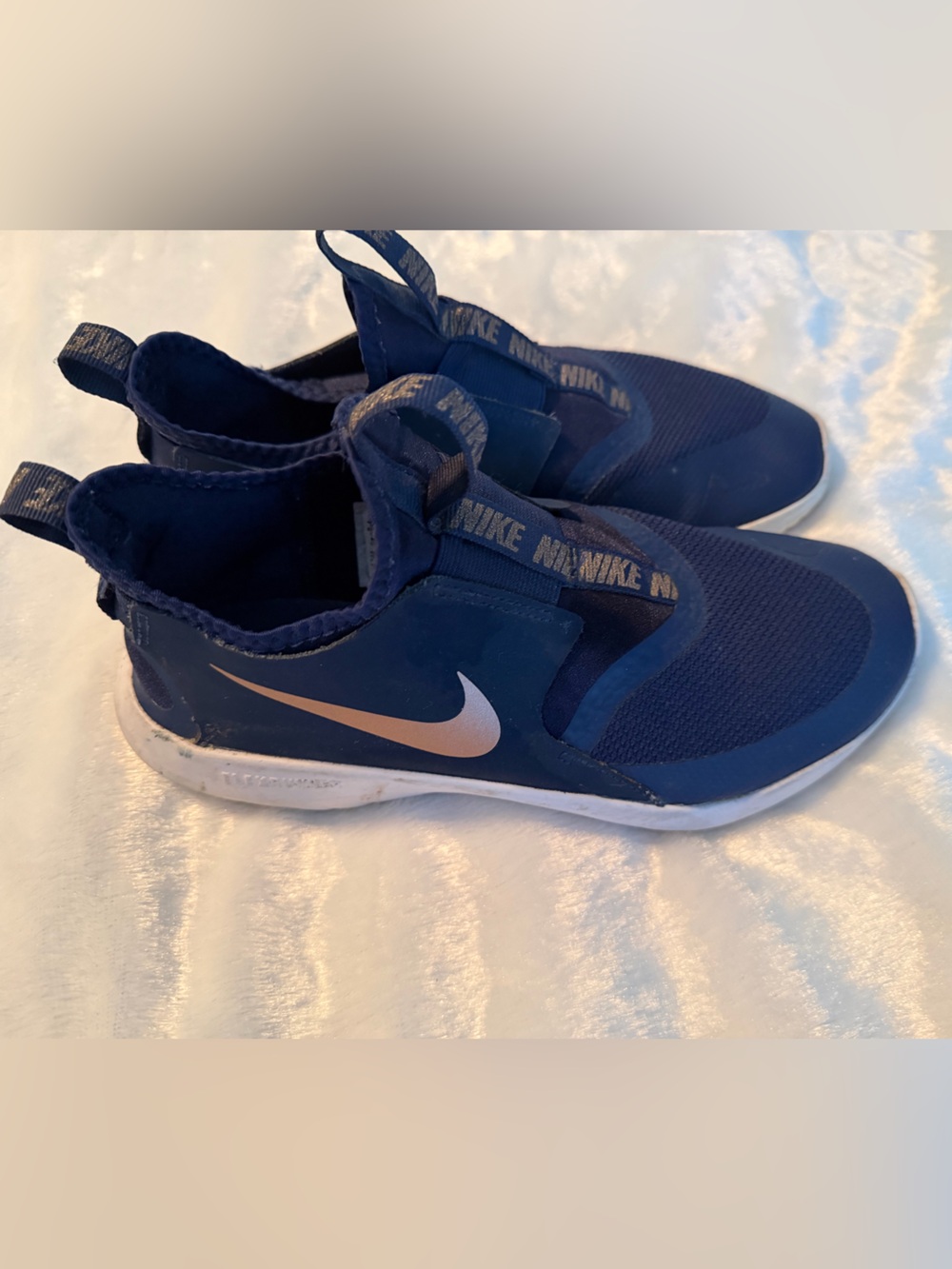 Nike Slip-On Sneakers in Navy with Rose Gold Swoosh - Picture 2 of 11